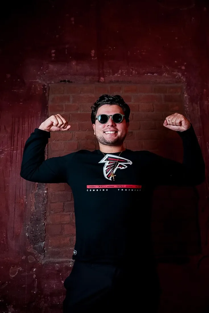 Falcons fan flexing for his media-day portrait